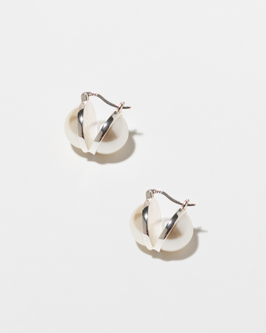 Simple Pearl Earrrings